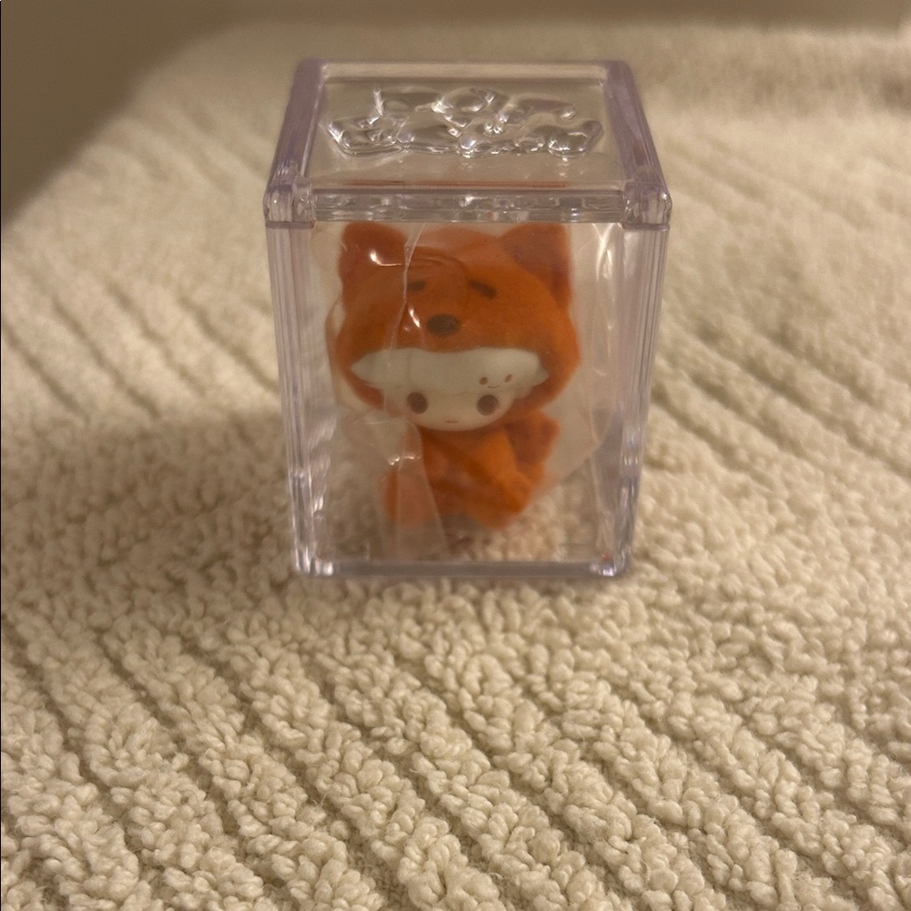 Pop Mart Pop Bean Pajama Cross Dressing Orange Dimoo Sitting Fox W/ Display Box